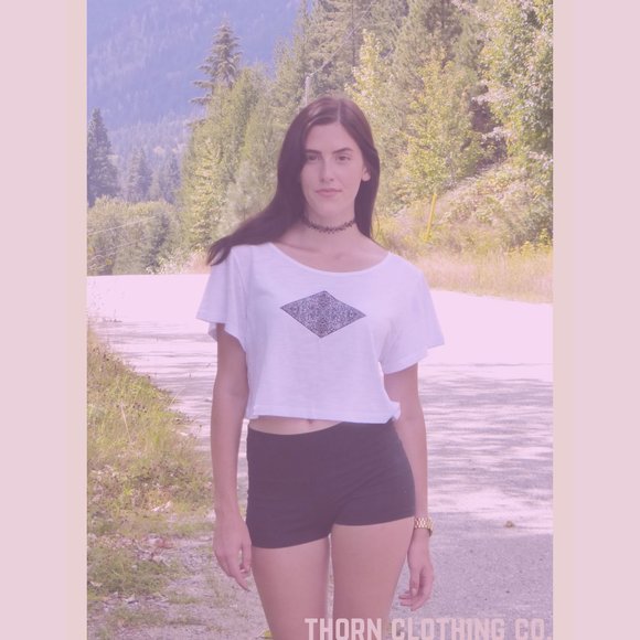 💎 Thorn Clothing Organic Crop Top - Graphic Tee - NWT - Picture 2 of 4